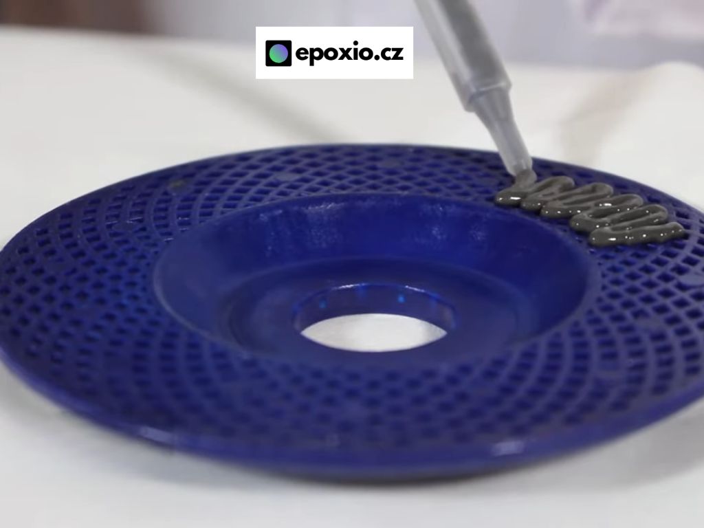 lepení teplotně odolným lepidlem Veropal 14